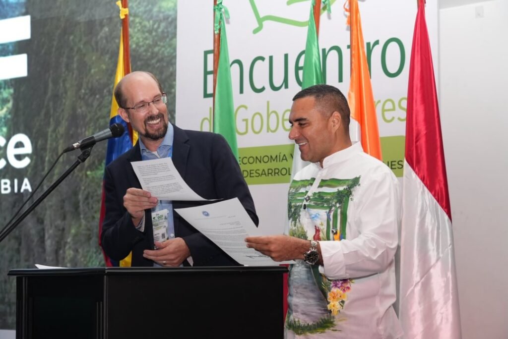 ARNOLD SCHWARZENEGGER RINDIÓ HOMENAJE AL GOBERNADOR DEL CAQUETÁ EN EL GCF TASK FORCE REALIZADO EN FLORENCIA