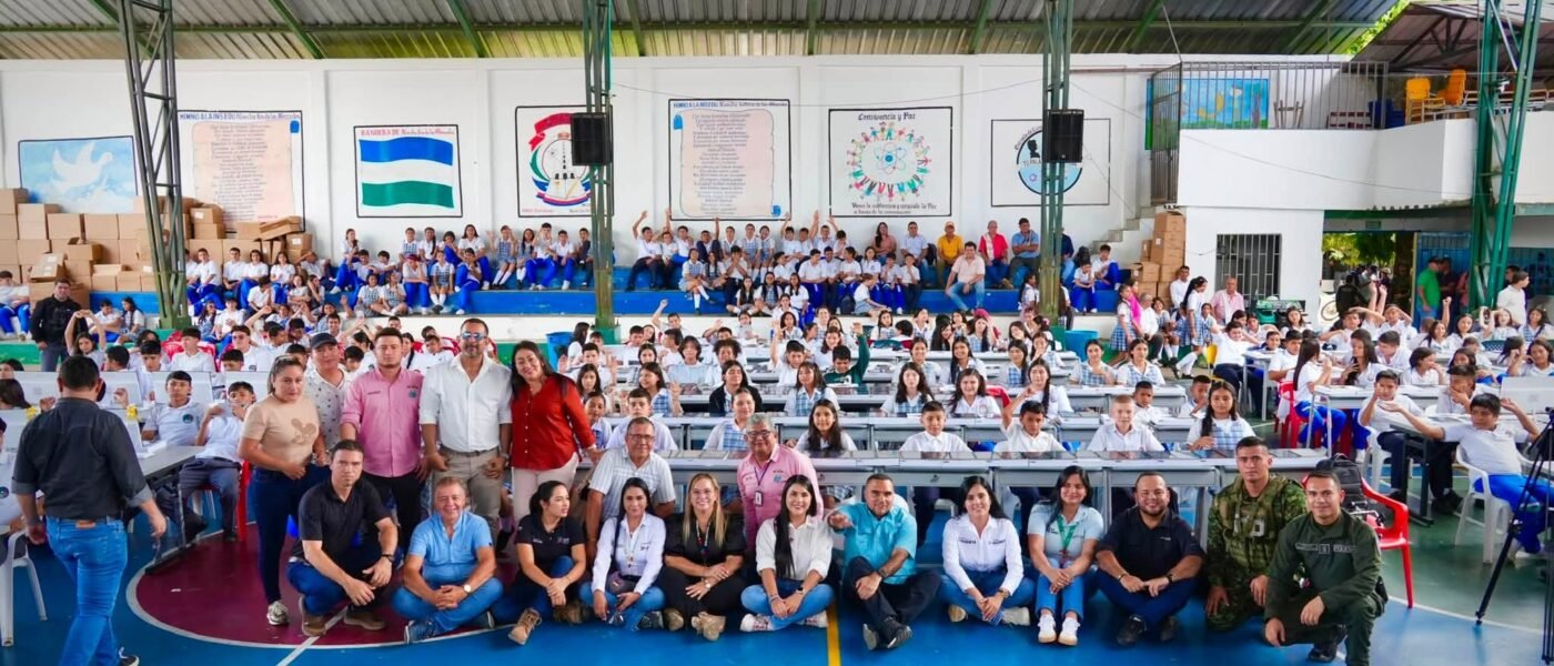 GOBERNACION DEL CAQUETA FORTALECE LA EDUCACIÓN CON LAENTREGA DE 1.119 EQUIPOS DE CÓMPUTO EN LA MONTAÑITA Y EL PAUJIL