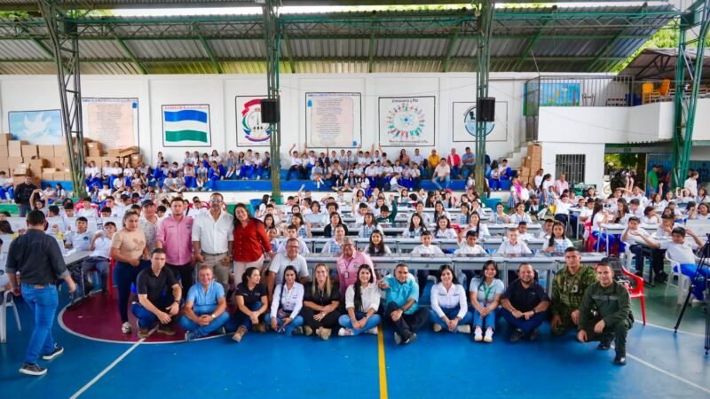 GOBERNACION DEL CAQUETA FORTALECE LA EDUCACIÓN CON LAENTREGA DE 1.119 EQUIPOS DE CÓMPUTO EN LA MONTAÑITA Y EL PAUJIL